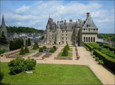 Celui-ci se trouve dans l'Indre et Loire ... .