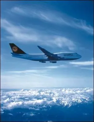 De quelle couleur sont les botes noires des avions de ligne, qui permettent d'enregistrer les donnes du vol ?