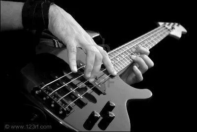 Celui ci de la guitare :