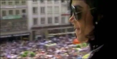 De quel clip s'agit-il ? ( il apparait galement dans le clip Will you be there)