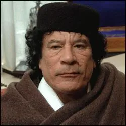 Quel pays Mouammar Khadafi dirige-t-il depuis 42 ans ?