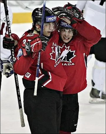 Quel ge avait Sidney lorsqu'il est devenu le plus jeune joueur  marquer un but lors du championnat mondial junior en Suisse?