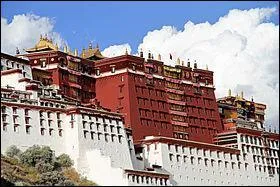 Combien de kilomtres y a-t-il entre Paris (France) et Lhassa (Tibet) ?