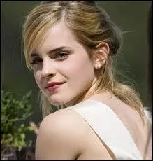 Dans quelle universit entre-t-elle en 2009 ?