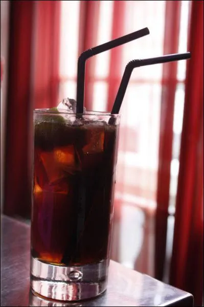 Avant d'aller me coucher, au soir, il vaut mieux boire un grand verre de Coca.