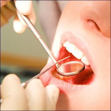 Je dois aller chez le dentiste au moins :