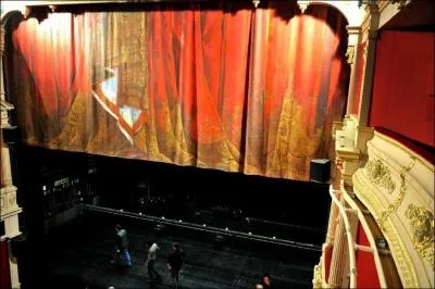 Combien de salles de spectacles compte l'dition 2011 du festival ?