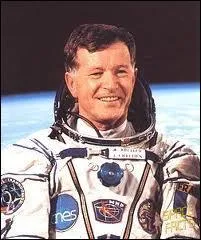 Premier vol habit franais, du 25 juin au 2 juillet 1982, avec  son bord ?