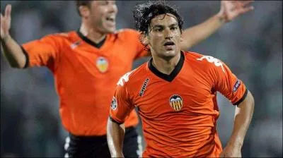 Valence CF : Ce joueur est :