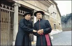 Dans quel film, Louis De Funs se dguise-t-il en vque ?