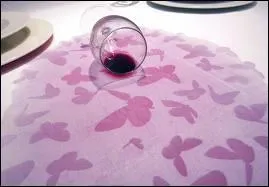 Derrire quoi vous jetez-vous un verre quand vous buvez de l'alcool ?