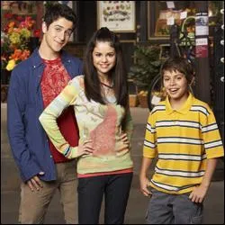 Comment s'appellent les deux frres d'Alex Russo ?