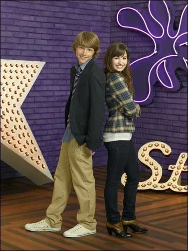 Dans quel Disney Channel Original Movie Sterling Knight a-t-il jou avant d'incarner Chad Dylan Cooper dans 'Sonny' aux cts de Demi Lovato ?