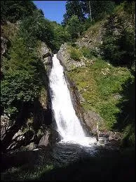 Pays de nombreux cours d'eau et de cascades dont les plus spectaculaires sont celles de ... .