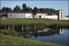 Quel village de Corrze possde un muse qui abrite les objets offerts au Prsident Jacques Chirac ?