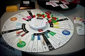 Dans quel jeu y a-t-il 4 gares et peut-on avoir des maisons ?