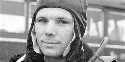 Le Russe Gagarine fut le premier homme a effectu un voyage au cours de la mission Vostok 1. De quel endroit s'agit-il ?