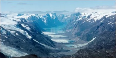 Quelle est la forme des vallées glaciaires ?