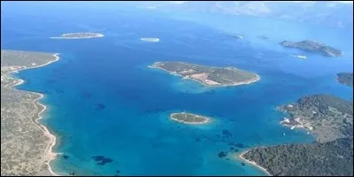 Laquelle de ces mers s'tend entre la Grce et la Turquie ?