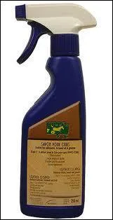 Avec quoi nettoie-t-on le cuir (filet et selle) ?