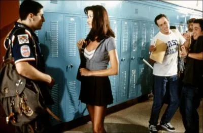 Dans quelle srie joue actuellement Alyson Hannigan, qui rejoindra bientt ses anciens compres d'American Pie, pour tourner le 4e opus ?