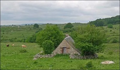 O se situe principalement l'Aubrac (et ses burons) ?