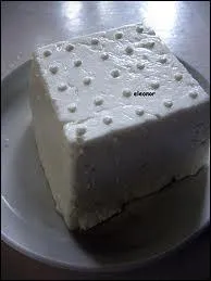 Ce fromage frais du Poitou-Charentes porte le mme nom qu'un peintre impressionniste du XIXme; de quel fromage s'agit-il ?