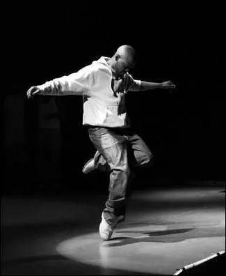 Ce monsieur a l'air plein d'inspiration ! Que fait-il ?