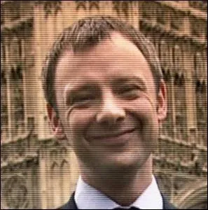 Qui est-ce (donner le vrai nom) ?