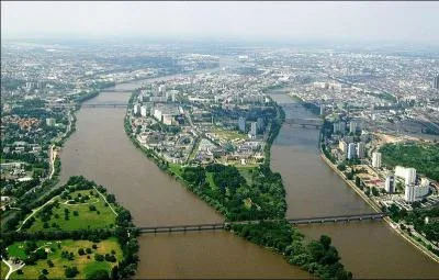 L'ile de Nantes fait partie des :