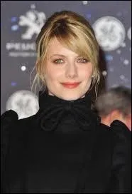 En 2011 elle ralise son premier long-mtrage 'Les adopts' elle y joue aussi, aux cots de quelle actrice ?