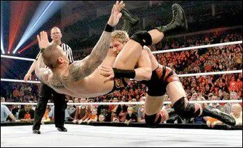 Quel est le finisher de Jack Swagger ?