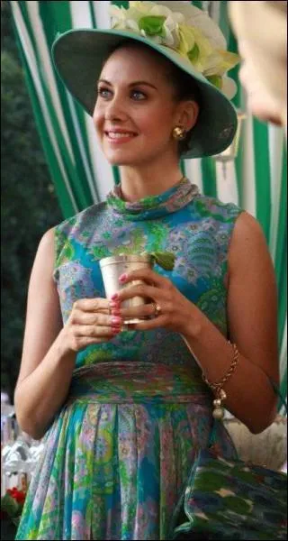 Qui souhaite adopter un enfant, puis tombe enceinte dans la saison 3 ?