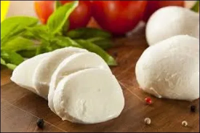 Allez on avance de 4 ! ... Et c'est une question Sports et Loisirs : 
Avec quel lait fait-on la mozzarella ?