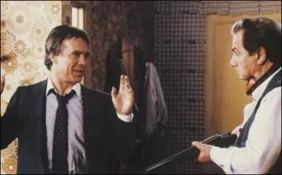 En 1984, il est Douglas, maniaque des armes  feu dans ce film ...