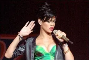 Quelle chanson Rihanna chante-t-elle ?