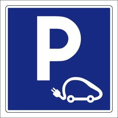 Ce panneau autorise le stationnement aux motorisations