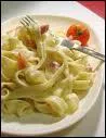 Quel est ce plat constitu de ptes (souvent tagliatelles) accompagnes d'oignons , lardons et crme ?