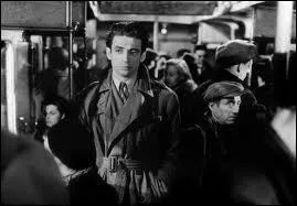 Dans quel film Yves Montand chante-t-il 'Les feuilles mortes ' ?