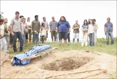 Episode 21, Elle ou lui : qui parle  l'enterrement de Boone ?