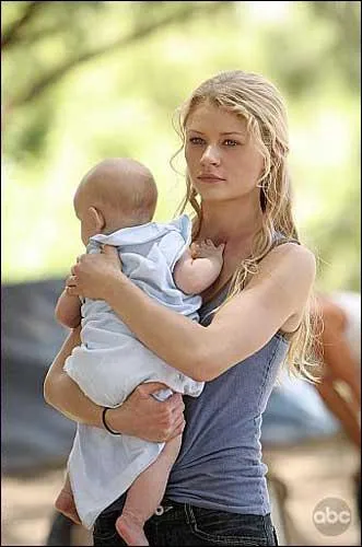 Episode 24, Exode deuxime partie : qui enlve le bb de Claire ?