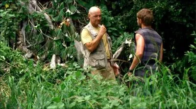 Episode 7, Le papillon de nuit : que fait Charlie la troisime fois qu'il demande la drogue  Locke ?