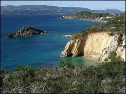 Cette le a subi un important tremblement de terre en 1953 :