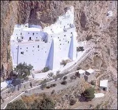 Certaines scnes du film' Le grand Bleu' ont t tournes au large de cette le :