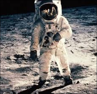Combien d'astronautes ont-ils eu l'honneur de marcher sur la Lune ?