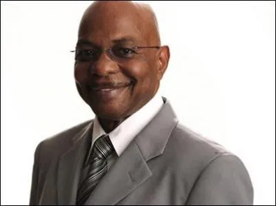 Comment s'appelle ce gnral manager ?