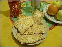 Quelle est cette spcialit des Alpes mridionales, sorte de bugne appele aussi Oreillette d'Apt ?