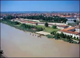 C'est la ville natale de Pierre Loti :