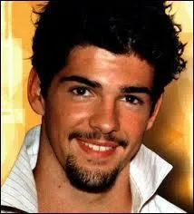 Comment s'appelle ce beau gosse ?