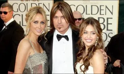 Comment s'appellent les parents de Miley ?